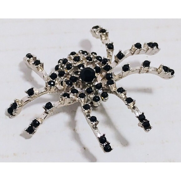 VINTAGE BLACK ONYX RHINESTONE COSTUME JEWELRY GOTHIC JUMPING SPIDER BROOCH - Picture 1 of 4